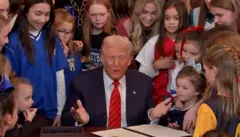 Igihe yatera igikumu kuri iri tegeko, yatangaje ati: "intambara ku nkino z'abagore irarangiye"