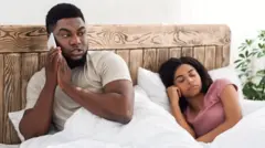 ኣብ ዓራት ዝደቀሱ መፃምዲ