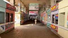 রোববার অবরোধের দিন সকালে শুনশান গাবতলি বাস স্ট্যান্ড।
