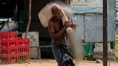 Jitu Munda yabwiye BBC Hindi impamvu yamuteye gutwara umurambo wa mushiki we kuri Banki