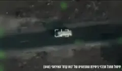 İsrail ordusu tarafından yayımlanan ve Hüseyin Mahmud Murşid el-Cevhari'yi taşıyan aracın hedef alındığını gösterdiği iddia edilen bir videonun ekran görüntüsü.