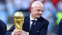 Quién es Gianni Infantino y cómo llegó a ser el hombre más poderoso (y polémico) del fútbol mundial