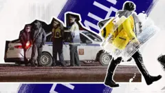 Полицейские на фоне полицейской машины