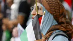 ফিলিস্তিনকে স্বীকৃতি দেয়ার কথা ঘোষণা করেছে তিন ইউরোপীয় দেশ– স্পেন, আয়ারল্যান্ড ও নরওয়ে।