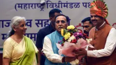 વિજય રૂપાણી, દેવેન્દ્ર ફડણવીસ, મહારાષ્ટ્ર, ભાજપ, નરેન્દ્ર મોદી, અમિત શાહ, એકનાથ શિંદે, શિવસેના, રાજકારણ, બીબીસી ગુજરાતી