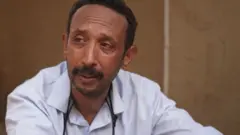 Mohanad Hashim yababajwe n'uko yasanze iwabo Omdurman hasigaye hameze.