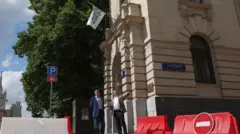 علم طالبان في موسكو