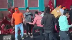 भारत में क्रिसमस सेलिब्रेशन के दौरान कई जगहों पर जश्न मना रहे लोगों के साथ ज़्यादती और हमलों की ख़बरें आईं.