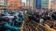 ढाका में भारतीय उच्चायुक्त तक मार्च