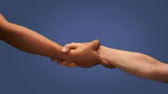Dos manos tomándose