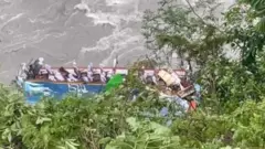நேபாளம், பேருந்து விபத்து