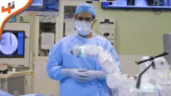 روبوت لتسهيل جراحة العمود الفقري