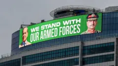 ပါကစ္စတန်ဝန်ကြီးချုပ်နှင့် စစ်ဦးစီးချုပ်ပုံ