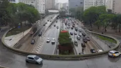 Ruas de São Paulo num dia chuvoso