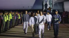 Venezolanos de regreso a Caracas el pasado marzo en un vuelo de deportación.