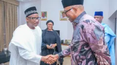 Peter Obi àti gómìnà Bala ń ba ọwọ́