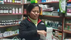 Prima Gharti Magarは現在、独自の薬局を指揮しています。