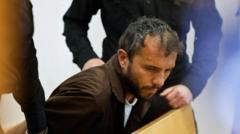 إسرائيل ترحّل اثنين من ناشطي أسطول الصمود العالمي بعد أسبوع من احتجازهما