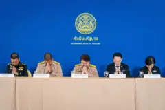 โฆษกรัฐบาลนำทีมเปิดแถลงข่าวเกี่ยวกับสถานการณ์ชายแดนไทย-กัมพูชา และการเจรจาการค้าไทยกับต่างประเทศ ที่ทำเนียบรัฐบาล 17 พ.ย.