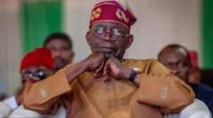 Hoton Bola Ahmed Tinubu ya yi tagumi