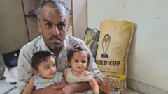 सरोगेसी से पिता बने प्रीतेश दवे अपने जुड़वां बच्चों के साथ