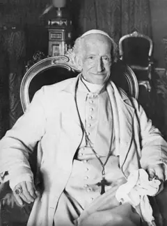 Papa Leão 13 em uma foto em preto e branco