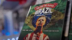 Cartaz do musical sobre o jogo de 1914, que foi apresentado em Exeter