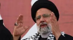 ইরানের রাষ্ট্রপতির এব্রাহিম রাইসির অকস্মাৎ মৃত্যুতে অনেকে ষড়যন্ত্রের গন্ধ পেয়েছেন।   