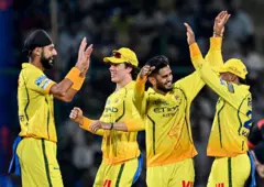 டெல்லி கேபிட்டல்ஸ் கேப்டன் அக்‌ஷர் பட்டேல் விக்கெட்டை வீழ்த்தினார் குர்கப்னீத் சிங்