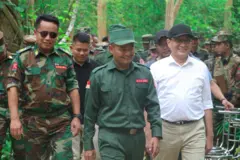 NUG ရဲ့ ကျန်းမာရေးနဲ့ ပညာရေးဝန်ကြီး ဒေါက်တာဇော်ဝေစိုး၊ PSLF/TNLA အထွေထွေအတွင်းရေးမှူးဗိုလ်ချုပ်တားဘုန်းကျော်၊ IEC ဒုဥက္ကဋ္ဌ ခွန်းဘီထူး၊ BPLA) ကွပ်ကဲရေးမှူး မောင်ဆောင်းခတို့ဖြစ်ပါတယ်။ 