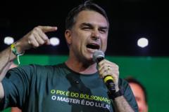 'Flávio Bolsonaro acabou' e 'frenesi vai durar pouco': as reações de políticos aos áudios entre senador e banqueiro do Master