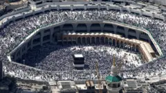 صورة جوية للمسجد الحرام والكعبة المشرفة تتوسطه.