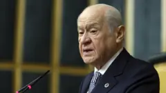 MHP lideri Devlet Bahçeli, Twitter'da yaptığı açıklamada ortak liste iddialarını reddederek MHP’nin kendi amblemi ve adaylarıyla seçime gireceğini açıkladı. 