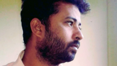 'පොතේ ලියල තියෙන දේ තේරුම් ගන්නේ පිට කවරෙන් ද?': රේගුව භාරයේ ඇති පොත්වල කර්තෘ දීපචෙල්වන් කියන කතාව