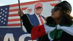 Портрет Трампа на протесте против иранского режима в Онтарио