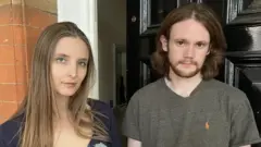 Megan Stephens ve Richard Stranks, gelirlerinin üçte ikisinden fazlasını kiraya ayırmak zorunda kaldıkları için evlerini terk ettiklerini anlatıyor