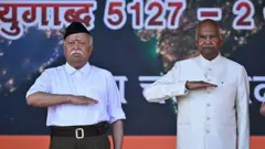2 अक्टूबर 2025 को नागपुर में संघ के मुख्यालय में विजयादशमी कार्यक्रम के दौरान आरएसएस प्रमुख 