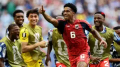 Kevin Pina celebra tras marcar un gol frente a Uruguay en la Copa del Mundo.