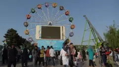 K﻿abil'deki bir lunaparkta 2017'de çekilen bir fotoğraf
