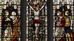 vitrales de una iglesia