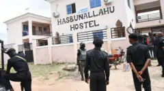 Aworan abẹwo ileeṣẹ ọlọpaa Kwara si ile ẹkọ giga fasiti Kwasu