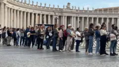 Черга до базиліки Святого Петра 