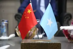 Amabendera y'Ubushinwa na Somalia