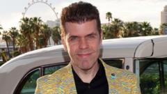El bloguero Perez Hilton se recupera en un hospital tras informes de que se autolesionó durante una transmisión en vivo