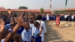 Ku ishuri Remera Catholic leta ifatanyije na Kiliziya riri mu mujyi wa Kigali ubwo bari bagiye gutangira amasomo saa 8:30