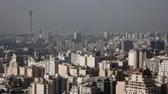 زندگی روزمره در پایتخت در حالی که ایران انتظار دارد رشد اقتصادی خود شتاب بگیرد