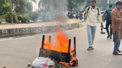 সংসদ ভবনের সামনে পুলিশের সাথে জুলাই যোদ্ধাদের ধাওয়া-পাল্টা ধাওয়ার ঘটনা ঘটেছে 