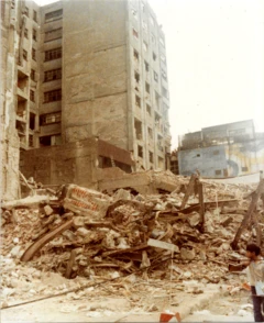 Escombros de un edificio colapsado tras el sismo de 1985