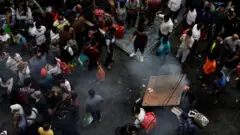 डिल्लीबजार कारागारमा भएको तोडफोड