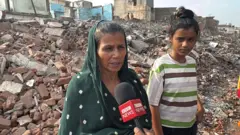 સોમવારે રાજકોટમાં દિવસની શરૂઆત સામાન્ય કરતાં વહેલી થઈ ગઈ. સૂર્યોદય પહેલાં જ શહેરના દક્ષિણ-પૂર્વ ભાગમાં આવેલા જંગલેશ્વર વિસ્તારમાં ઘોંઘાટ કરતાં 63 જેસીબી, સાત હિટાચી મશીન્સ, ટ્રૅક્ટરથી ચાલતા 50 બ્રેકર, 42 ગૅસ કટર, 14 ડમ્પર ટ્રક અને 50 ટ્રૅક્ટર-ટ્રેલરો જંગલેશ્વરમાં આવી ગયાં. પોલીસદળોના રક્ષણમાં આ મશીનોએ આ વિસ્તારમાં આજી અને ખોખડદડી નદીઓના કાંઠેથી તેમ જ જંગલેશ્વરના વિવિધ રસ્તાઓ પરથી કથિત દબાણો દૂર કરવાં માટે ગુજરાતના ઇતિહાસમાં સૌથી મોટા ડિમોલિશન ડ્રાઇવ્ઝમાં ગણના પામે તેવા અભિયાનની શરૂઆત કરી દીધી.